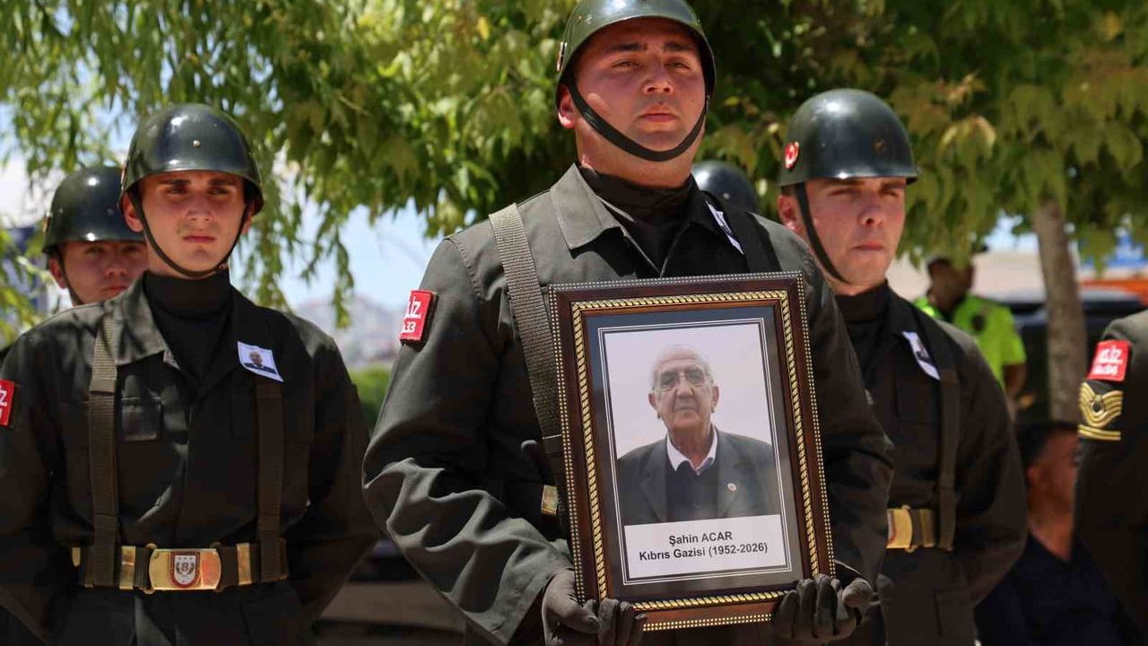 Elazığ’da Kıbrıs Gazisi Şahin Acar dualarla son yolculuğuna uğurlandı