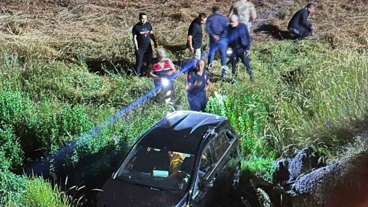 Elazığ’da kontrolden çıkan cip köprüden dereye uçtu: 3 yaralı
