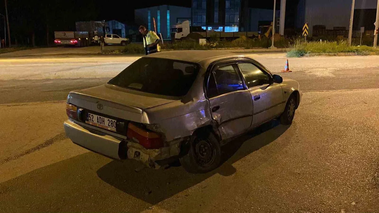 Elazığ'da Malatya Caddesi Cezaevi Kavşağı'nda trafik kazası: 1 yaralı