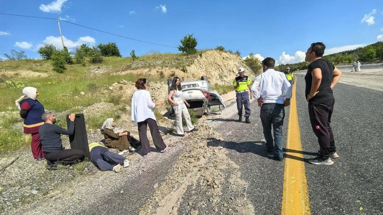Elazığ'da otomobil takla attı: 3 kişi yaralandı