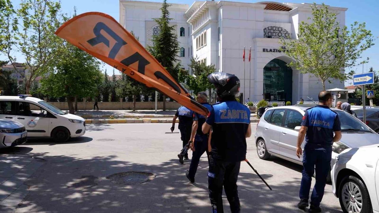 Elazığ'da zabıta ekipleri kaldırım ihlallerine yönelik denetim yaptı