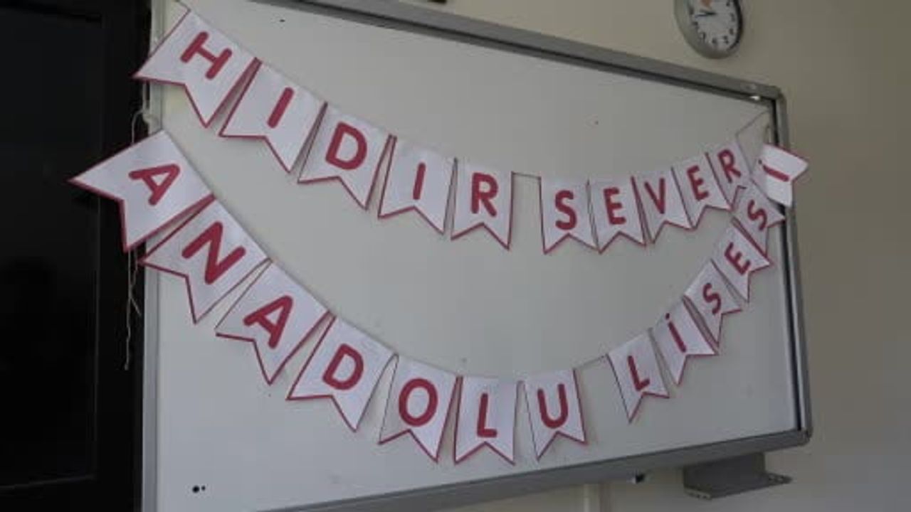 Elazığ Hıdır Sever Anadolu Lisesi'nde atölye: Şehit eşi öğretmen gençlerin hayallerine ışık tutuyor
