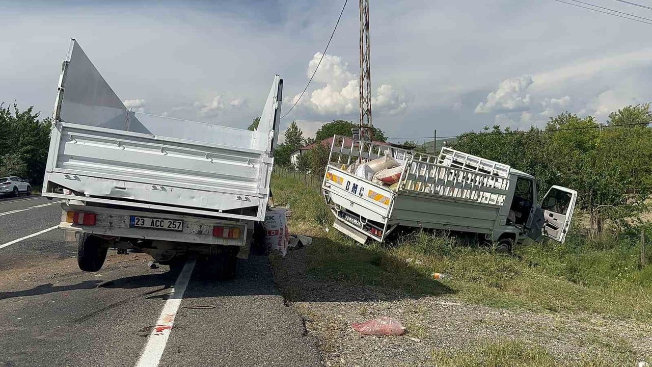 Elazığ Kovancılar'da kamyonet çarpıştı: 2 kişi yaralandı