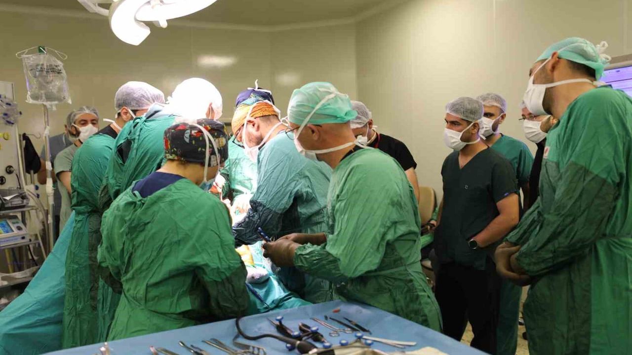 Elazığ ve bölgede ilk robotik diz protezi ameliyatı yapıldı