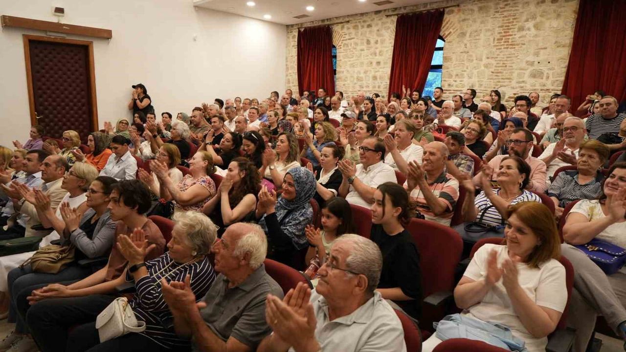 Emekli astsubaylardan Babalar Günü'ne özel türkü şöleni