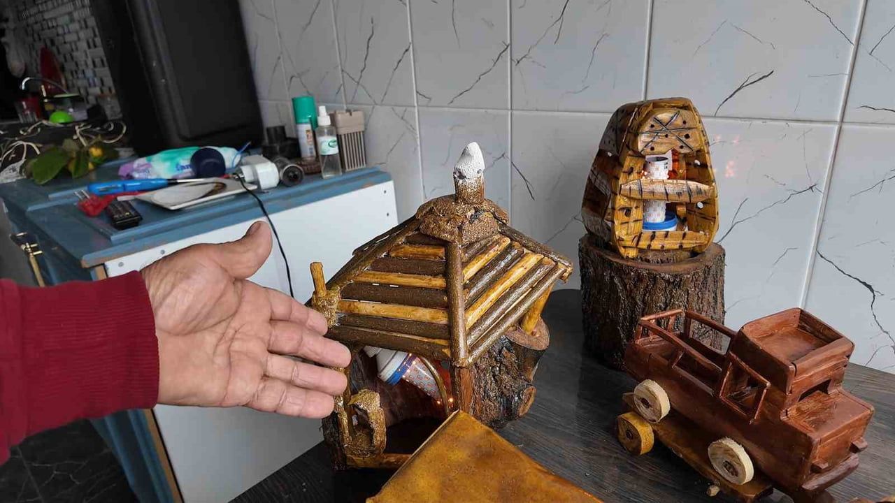 Emeklilikte dut kütüğünden tahta oyuncaklar üreten Şaban Akçay