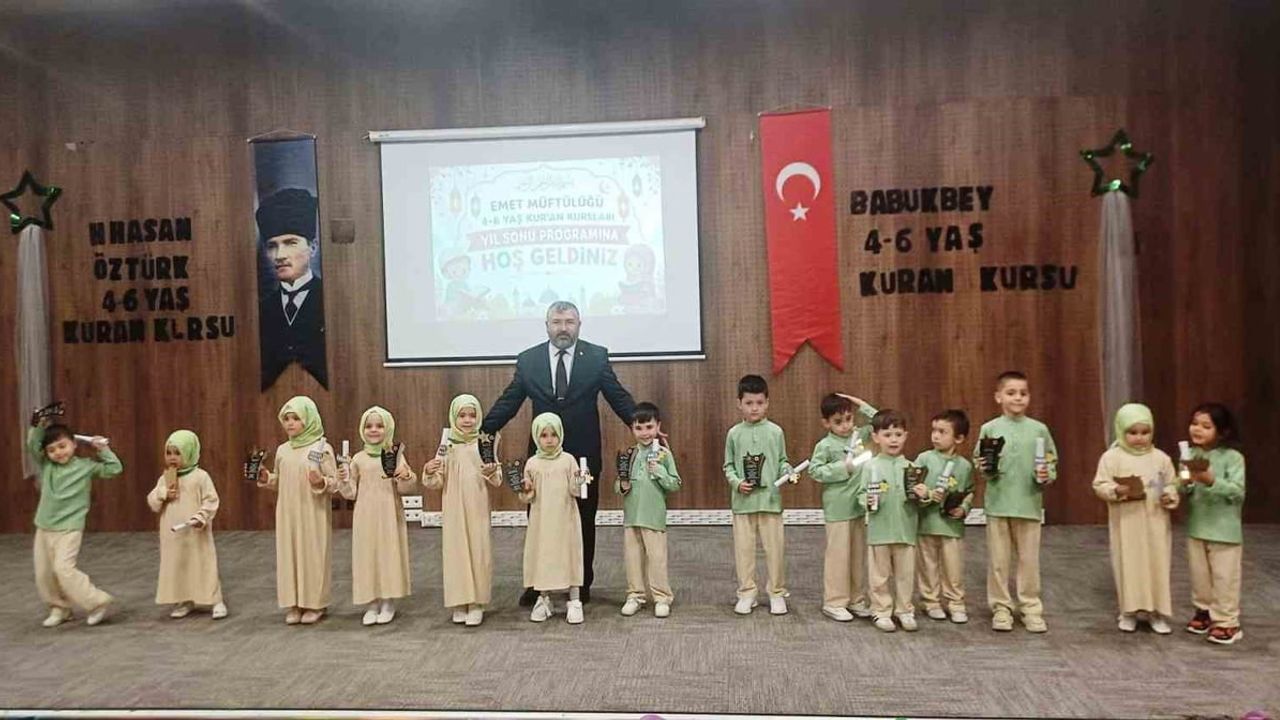 Emet'te 4-6 Yaş Kur’an Kursu Öğrencilerinden Yıl Sonu Gösterisi