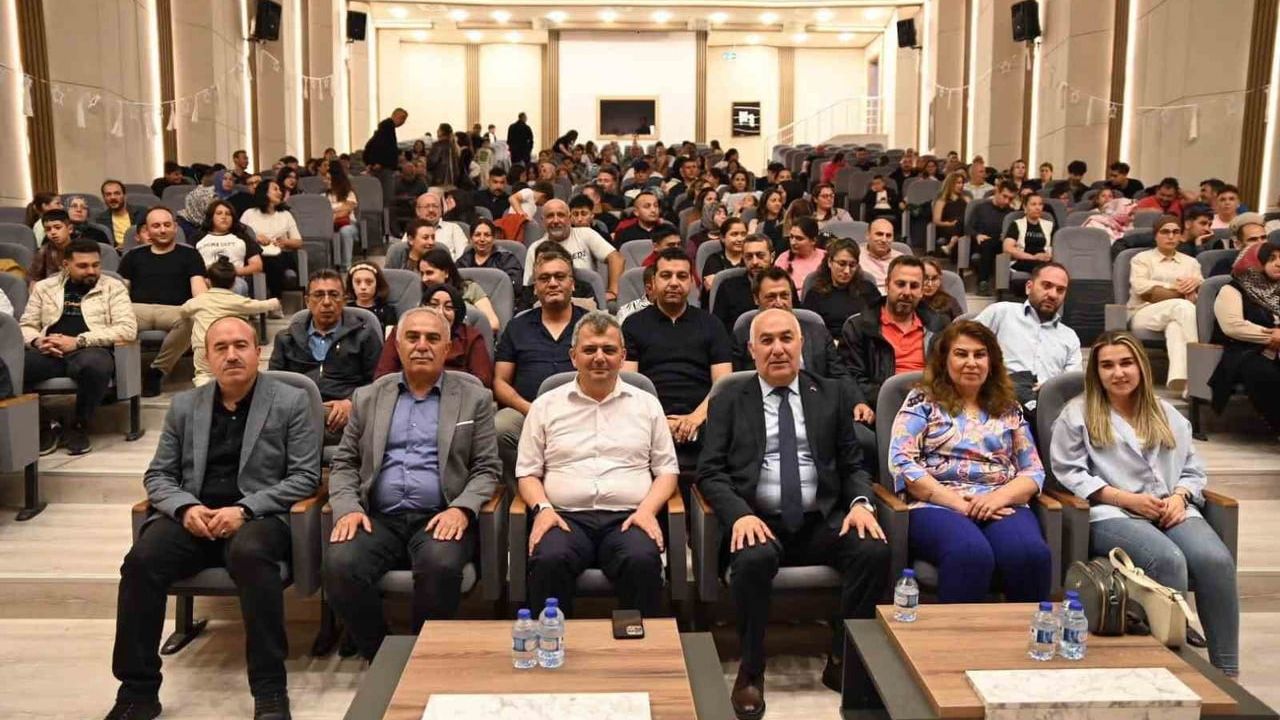 Emirdağ Mithatpaşa Ortaokulu'ndan sanat şöleni