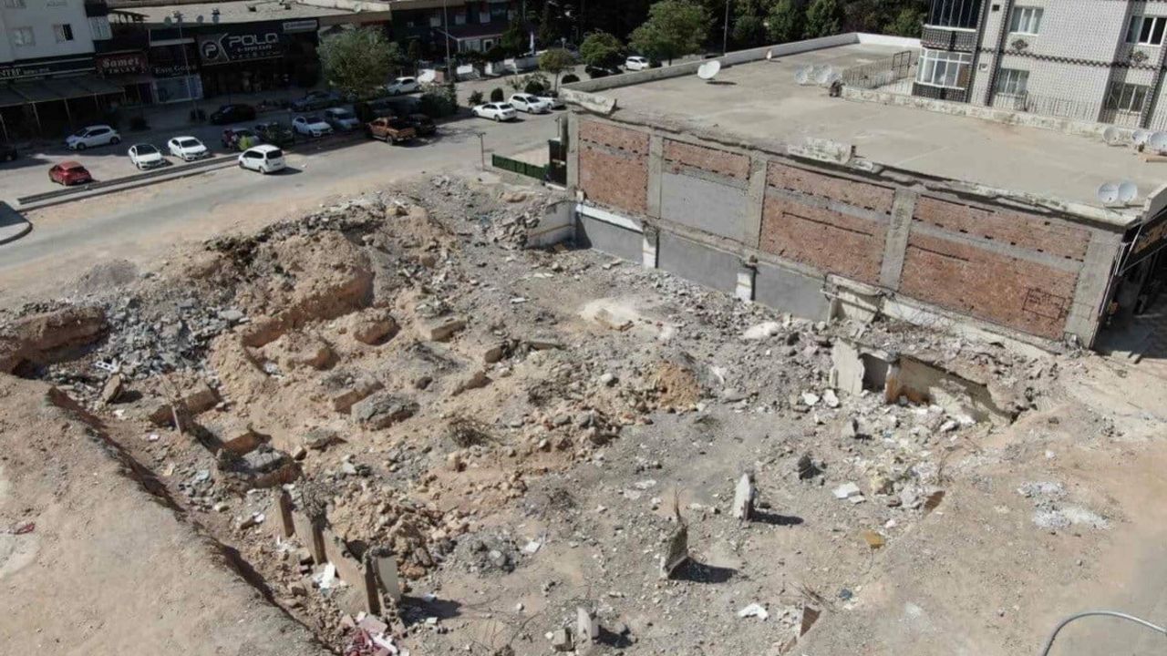Emre Apartmanı davasında belediye çalışanları hakim karşısında
