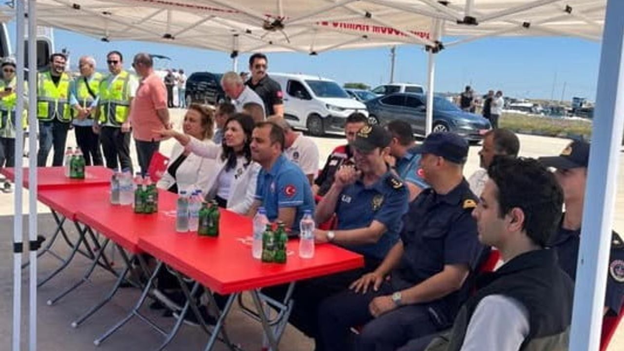 Enez'de dalgıç ekipleri deniz dibindeki atıkları toplayarak çevre farkındalığını artırdı