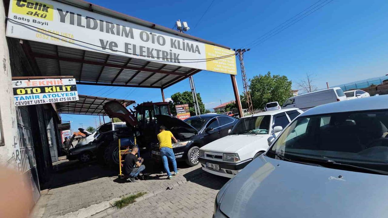 Erciş'te Sıcaklar Artınca Sürücüler Araç Klima Bakımına Yöneldi