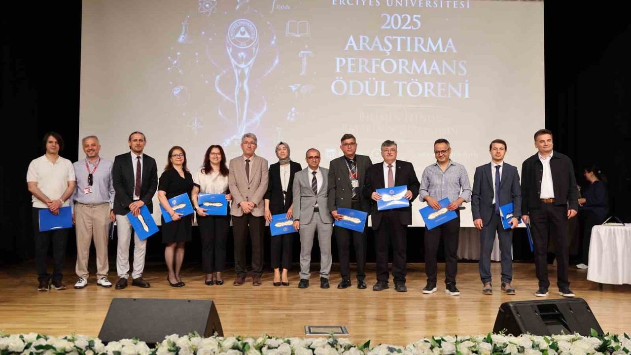 Erciyes Üniversitesi'nde 2025 yılı araştırma performans ödül töreni
