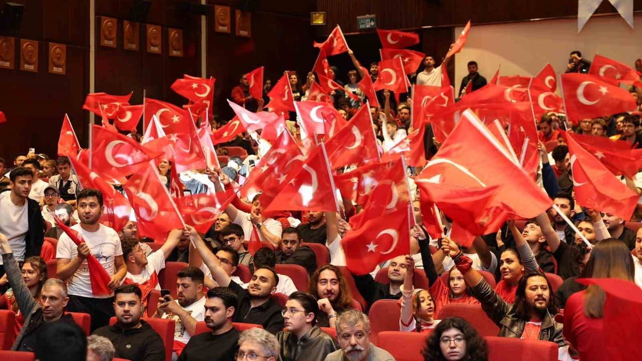 Erciyes Üniversitesi'nde milli maç heyecanı yaşandı