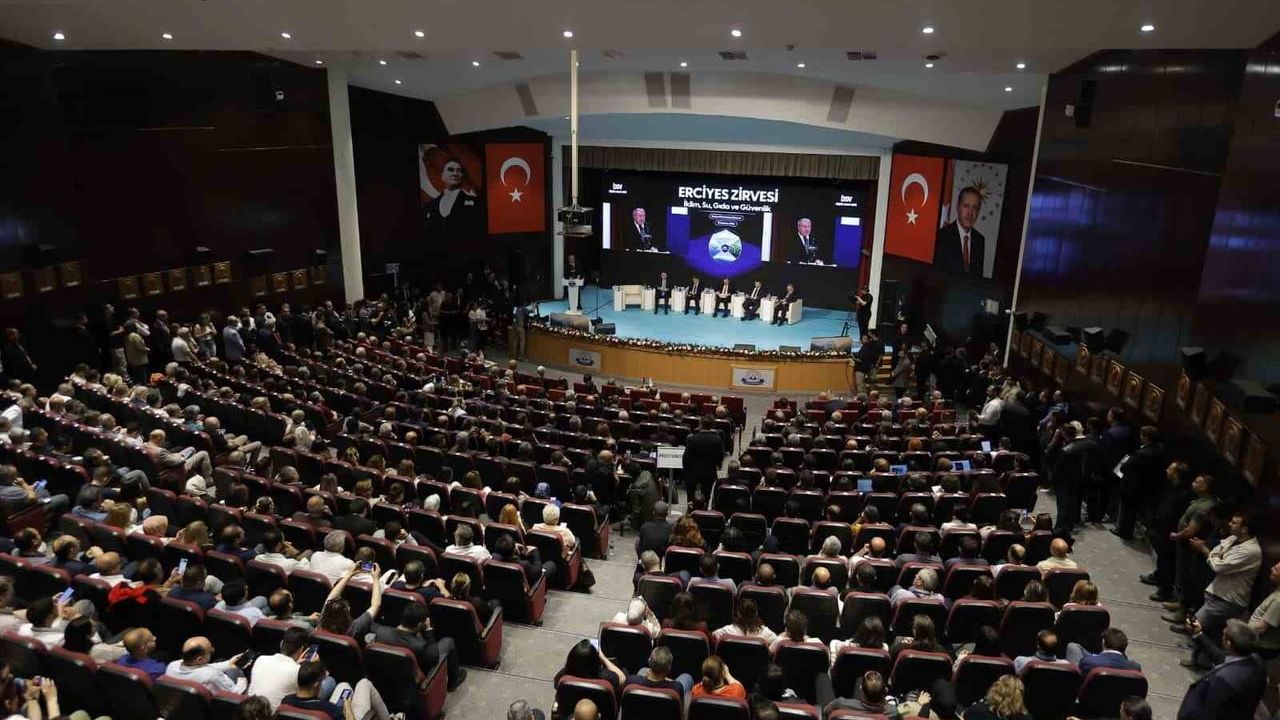 Erciyes zirvesi-1 Kayseri'de yoğun katılımla gerçekleştirildi