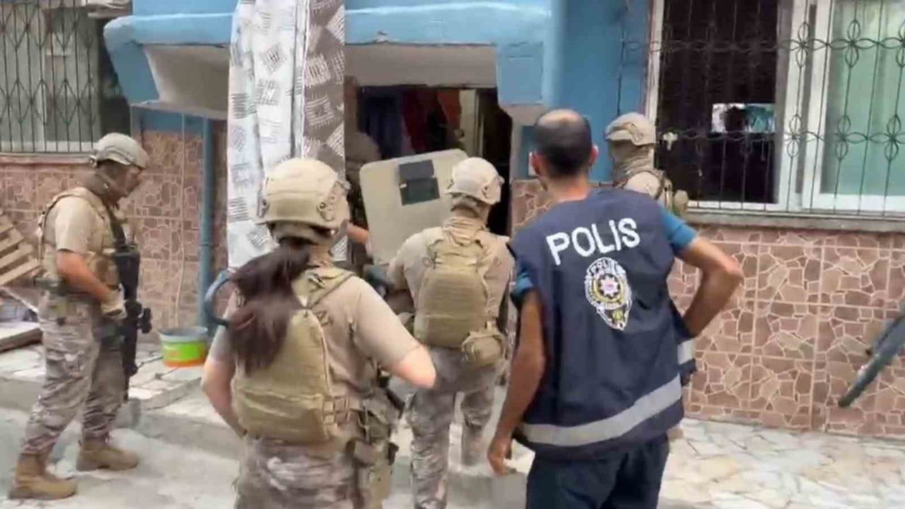 Erdemli'de altın zincir ve 3 bin 500 TL gasp eden 5 kişi tutuklandı