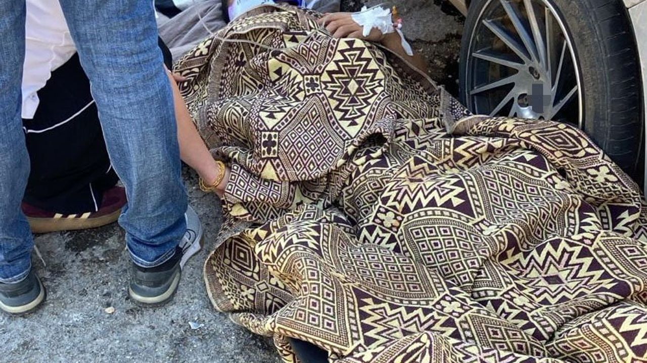 Erdemli'de hafif ticari araç ile otomobil çarpıştı: 6 yaralı, 4'ü ağır