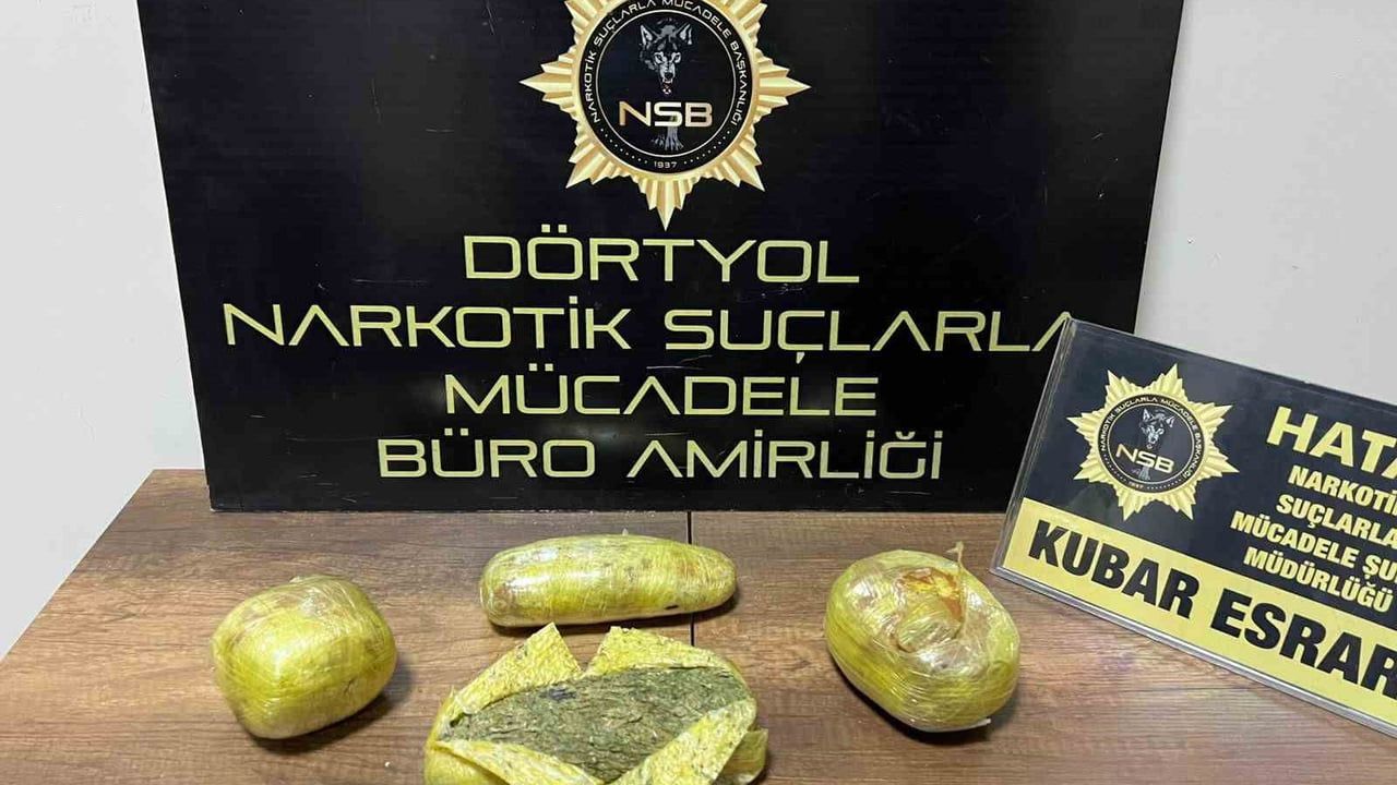 Erzin'de motosiklette 1 kilo 339 gram kubar esrar ele geçirildi