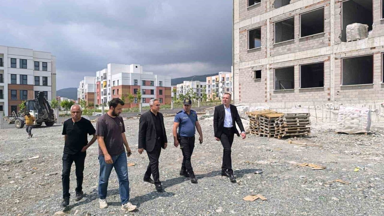Erzin’de okul inşaatlarında çalışmalar sürüyor