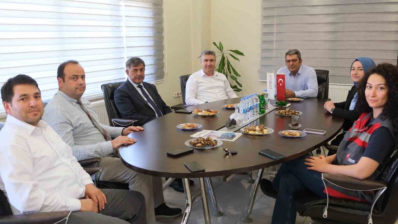 Erzincan Belediye Başkanı Bekir Aksun, Aşkale Çimento Erzincan Tesisini Ziyaret Etti