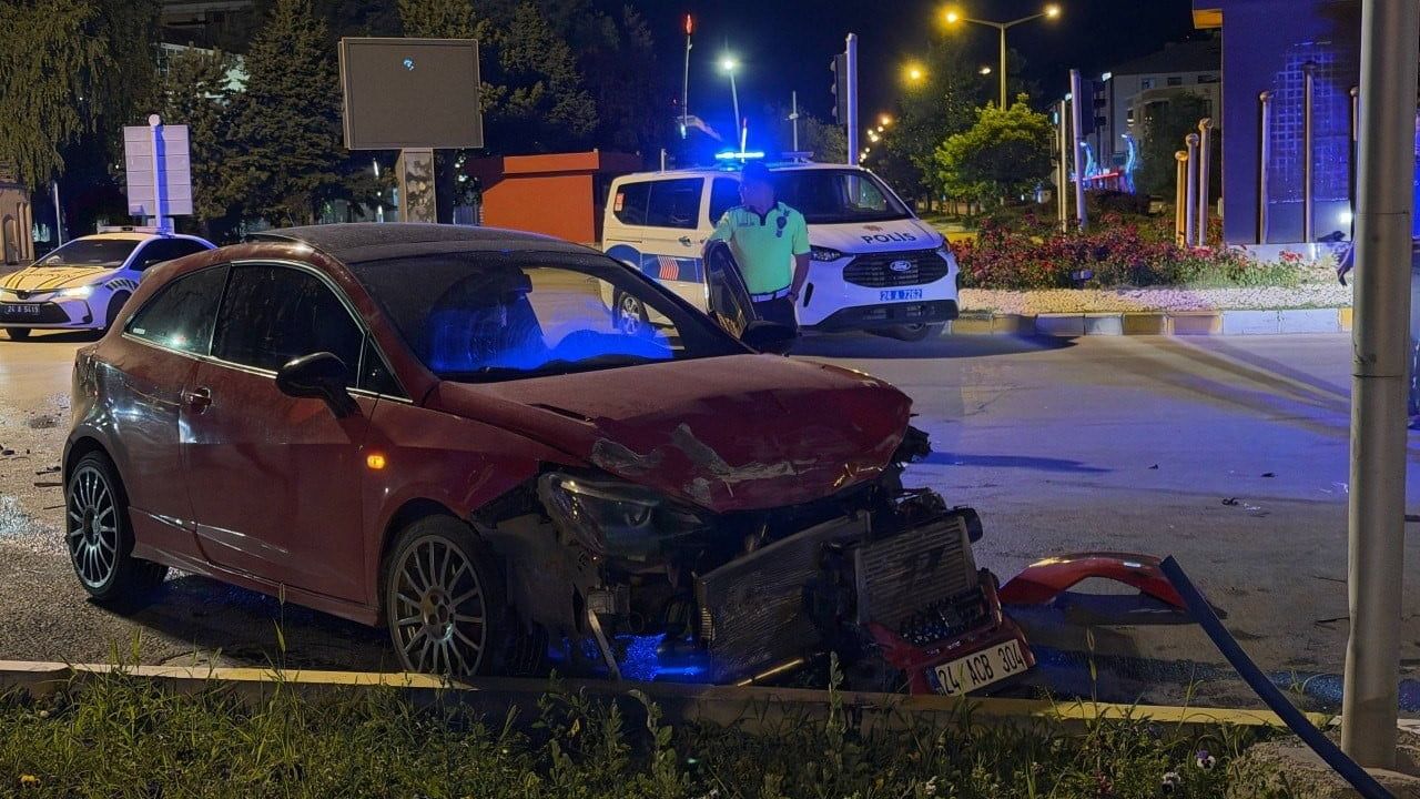 Erzincan’da iki aracın çarpıştığı kazada 2 kişi yaralandı