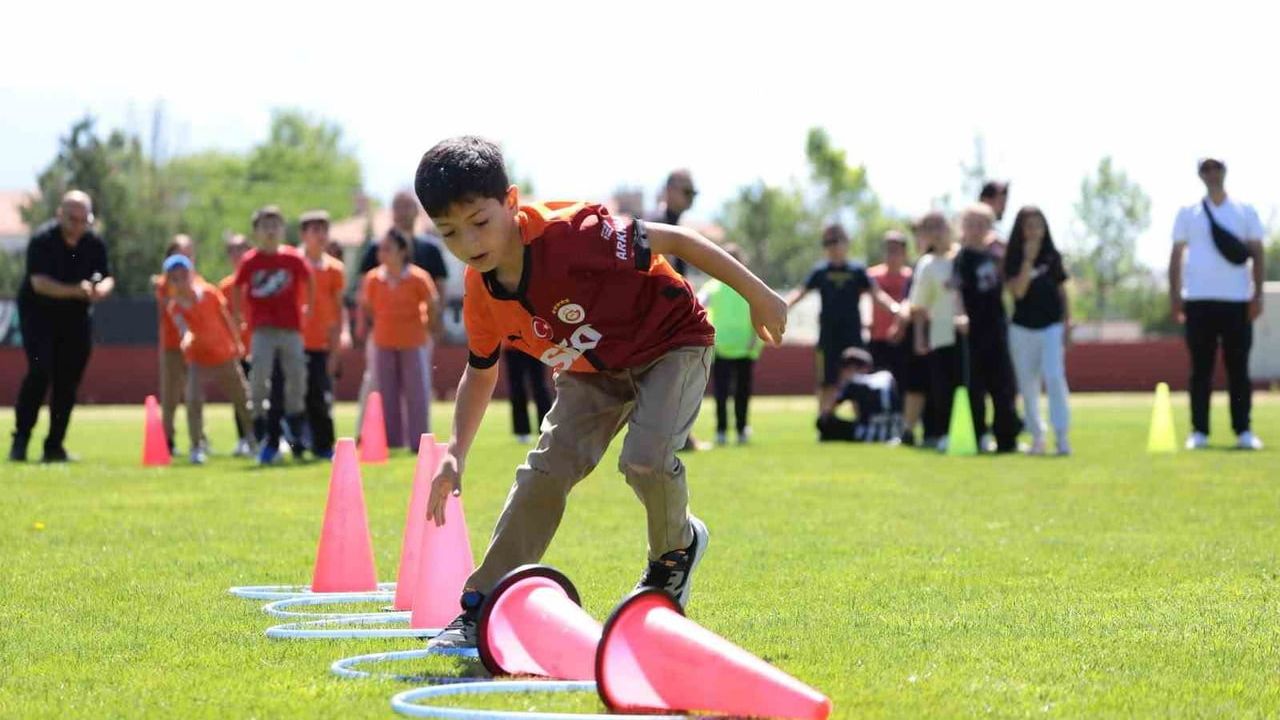 Erzincan’da ilkokullar fiziksel etkinlik oyunları finali yapıldı