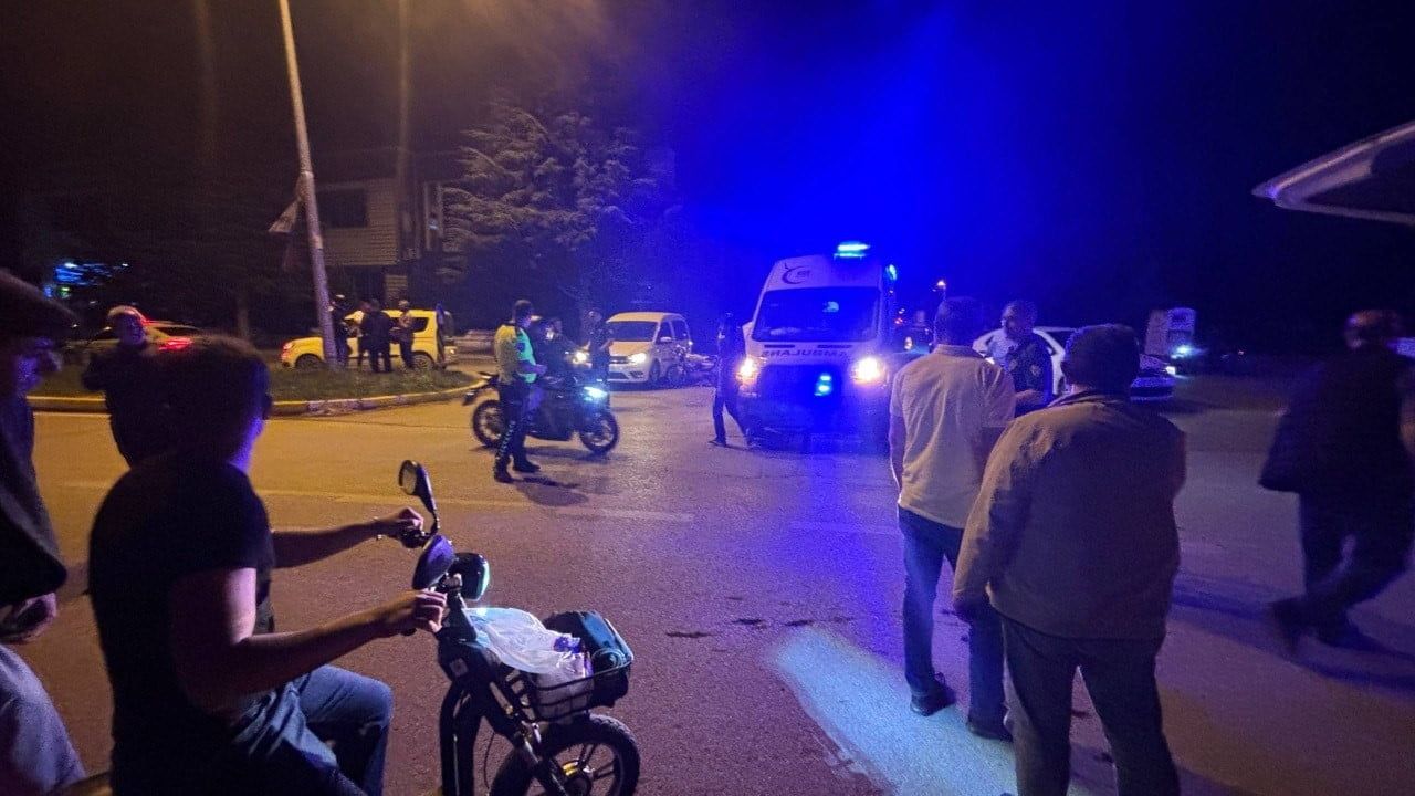 Erzincan'da otomobil ile motosiklet çarpıştı: 2 yaralı