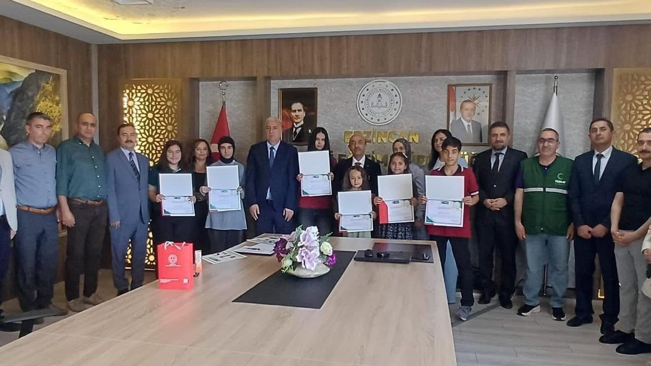 Erzincan'da 'Sağlıklı Nesil Sağlıklı Gelecek' yarışması il birincileri ödüllendirildi