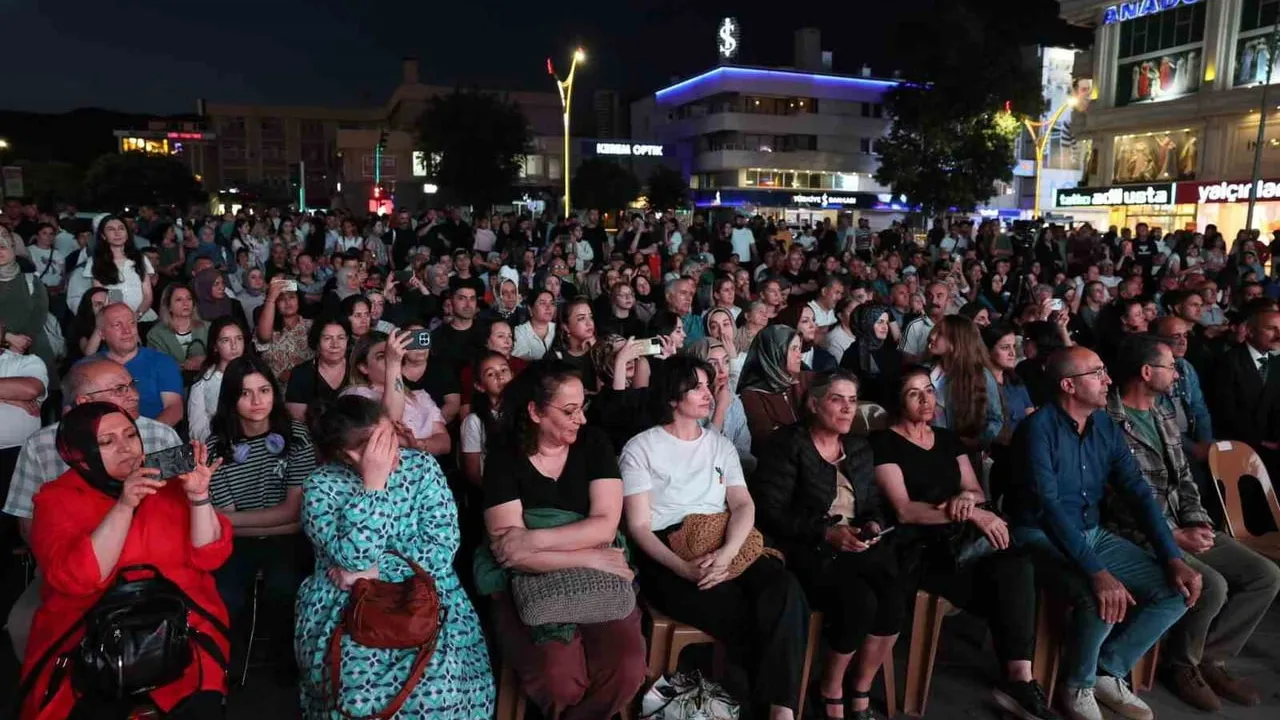 Erzincan’da sanat festivali Âşık Daimi eserleriyle başladı