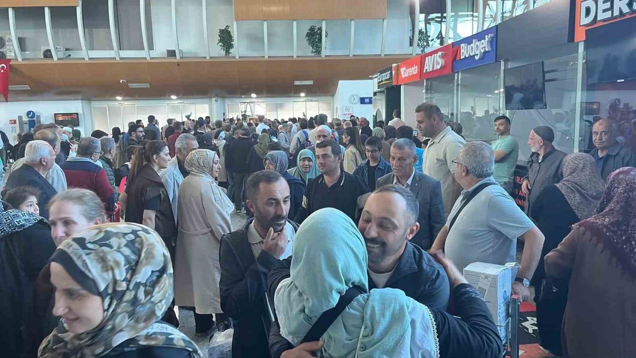 Erzincan'ın İlk 193 Kişilik Hacı Kafilesi Yurda Döndü