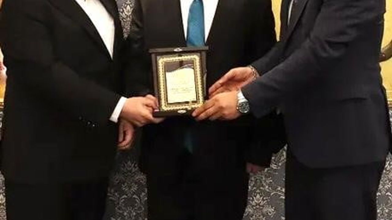 Erzurum Adliyesi'nde 45 Yılın Ardından Veda: Yazı İşleri Müdürü Salih Yalauç Emekli Oldu