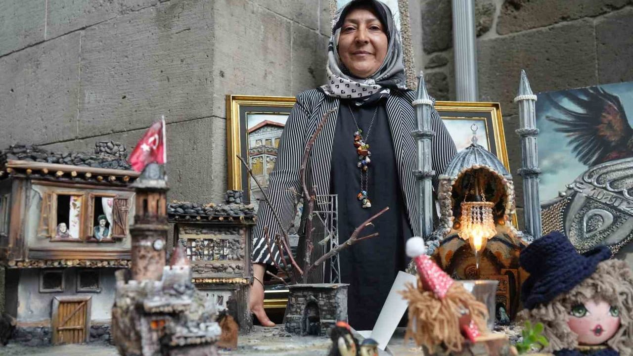 Erzurum'da atıkları sanata dönüştüren usta öğretici Ayşe Küçükdemir