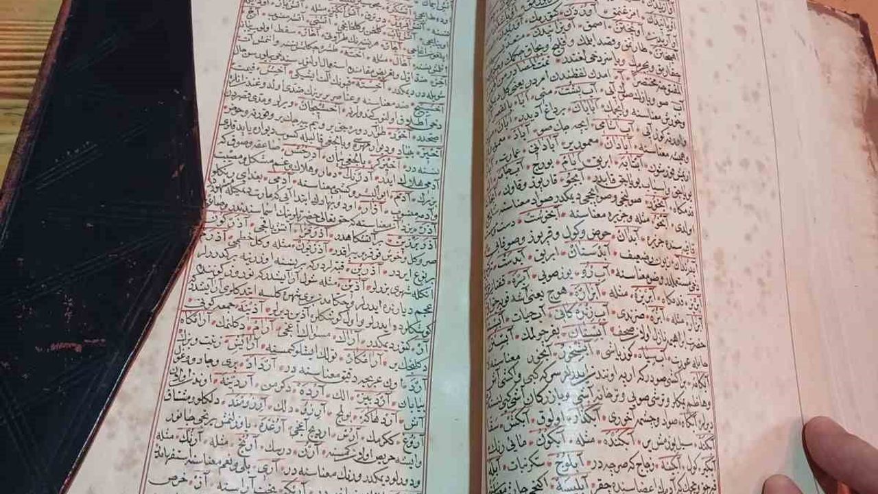 Erzurum'da bir sahafın sessiz misafiri: asırlık Nâbî Divanı keşfedildi