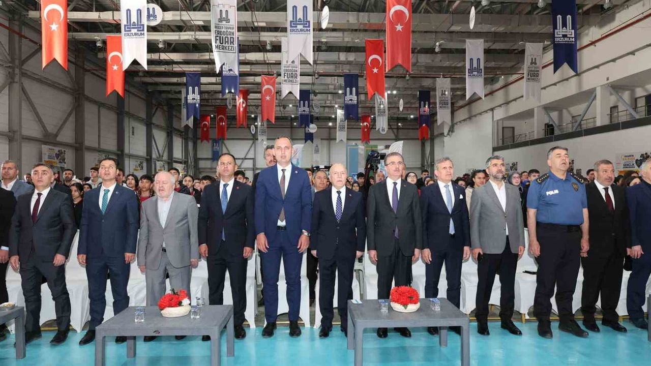 Erzurum'da 'Maarifin Kalbinde Marifetli Gençlik' Mesleki ve Teknik Eğitim Fuarı Açıldı