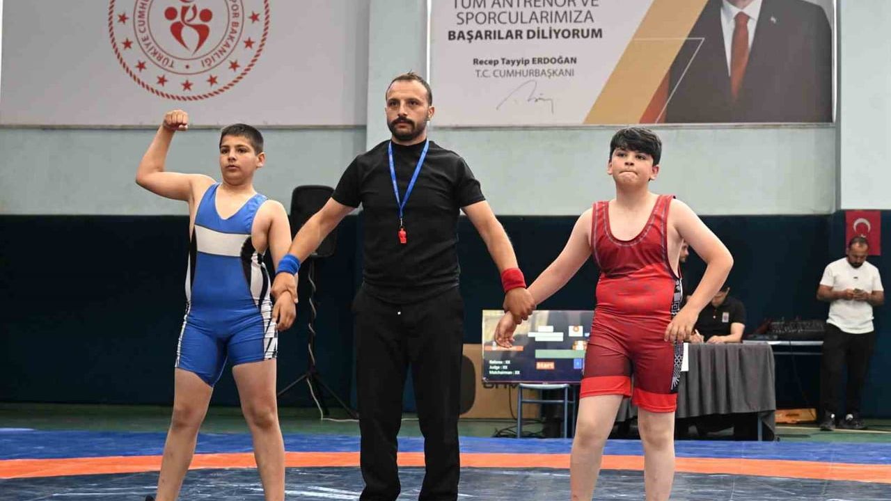 Erzurum'da minikler güreş il seçmeleri tamamlandı