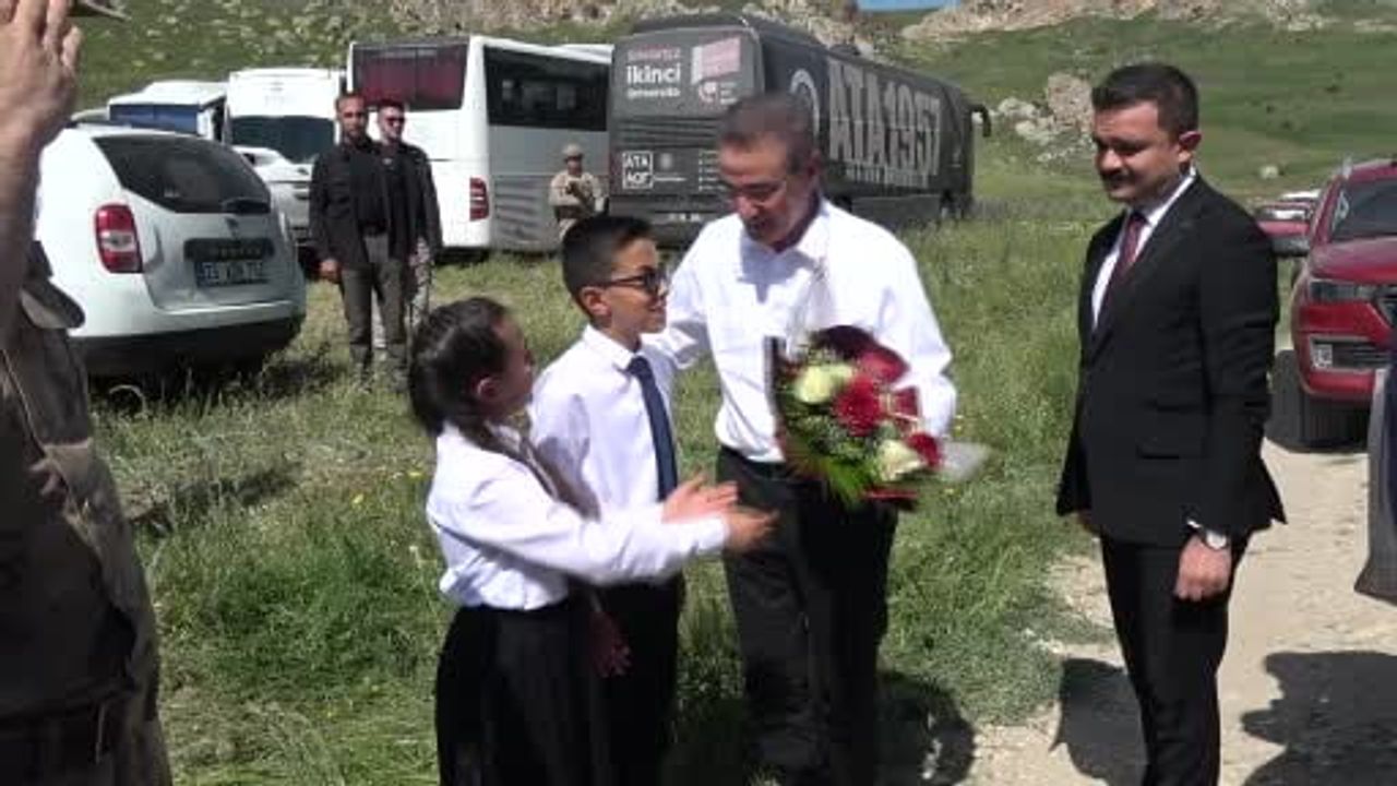 Erzurum'da 'terörsüz Türkiye' vizyonu: Karayazı Kırkpencereler'de gençlik yürüyüşü ve çelik kanatlar