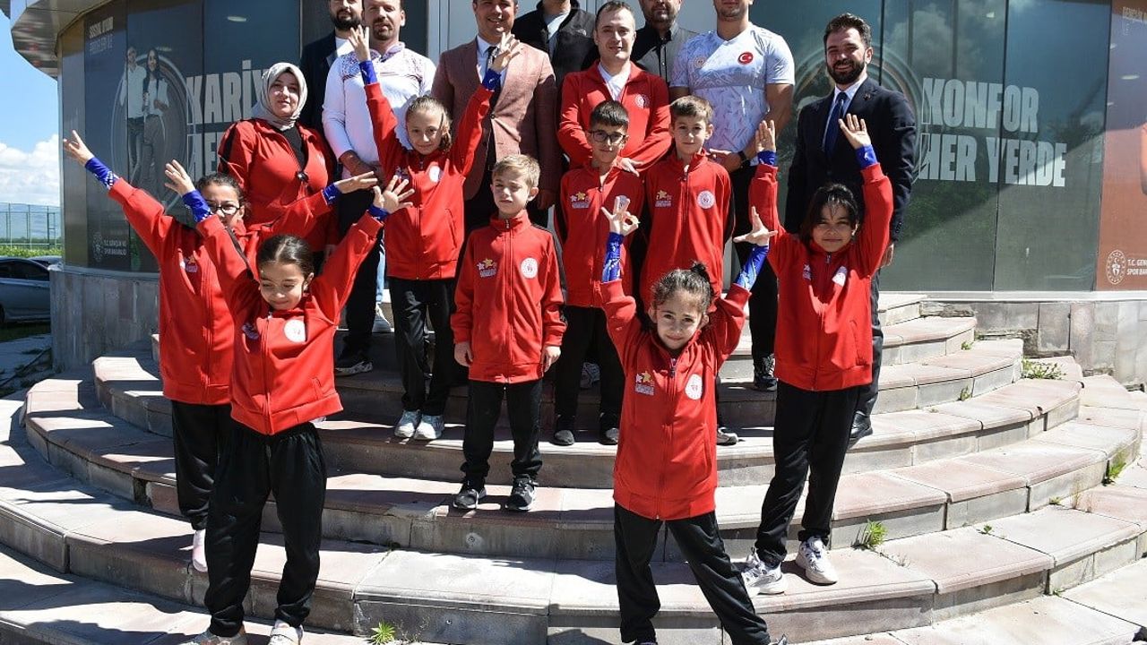 Erzurum Gençlik Spor Kulübü cimnastikçileri ANALİG bölge yarışmaları için yola çıktı