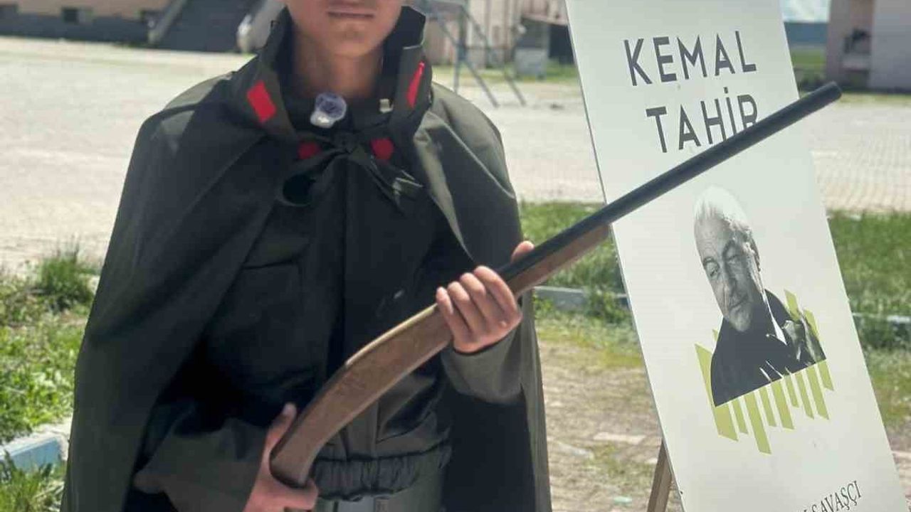 Erzurum Karayazı Anadolu Lisesi öğrencileri Türk ve dünya edebiyatının unutulmaz eserlerini tanıttı