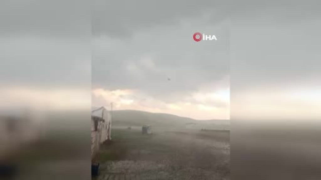 Erzurum Karayazı'da Dolu ve Yağmura Yakalanan Askeri Helikopter Güvenle Ayrıldı