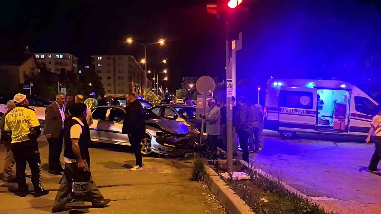 Erzurum Palandöken'de trafik kazası: 2 kişi yaralandı
