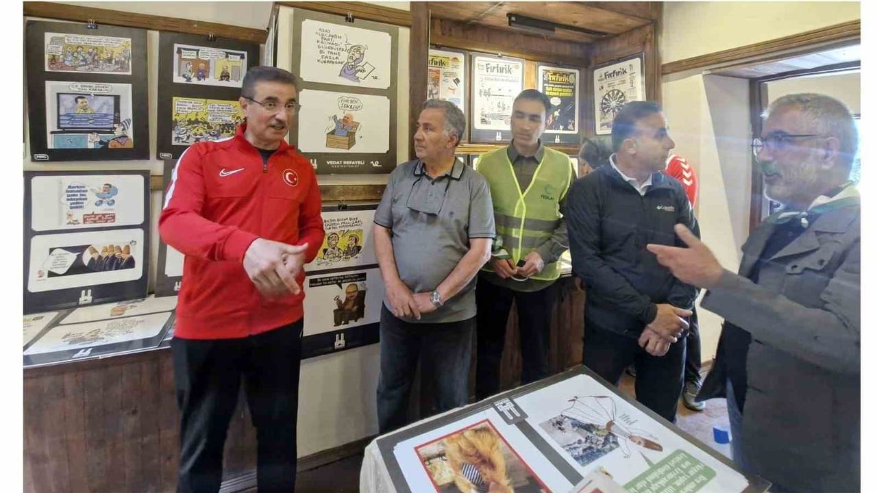 Erzurum valisi Baruş karikatür atölyesini ziyaret etti: 'insanları güldürebilmek çok kıymetli'