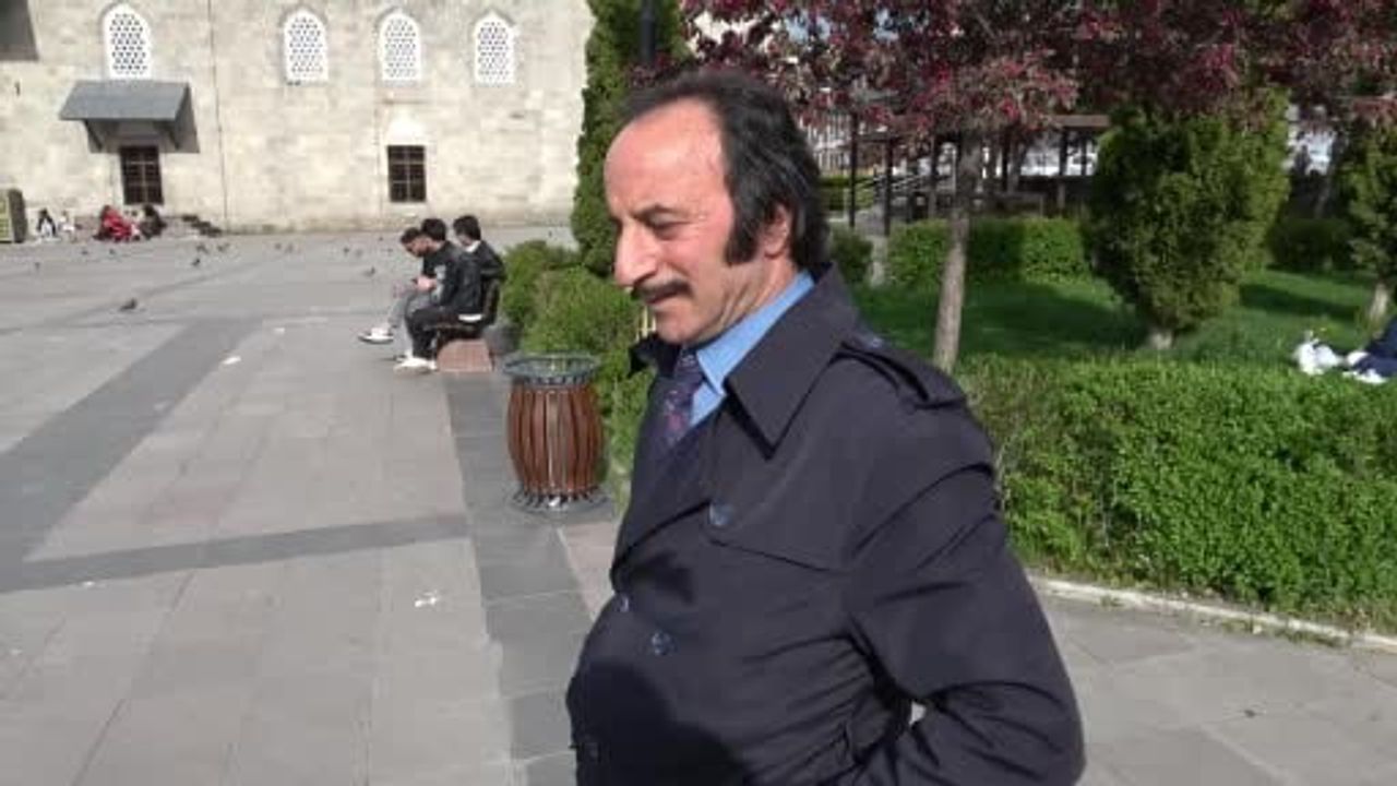 Erzurumlu Hikmet Gündüz'ün yarım asırlık Orhan Gencebay tutkusu ve 1980'ler stiline bağlılığı