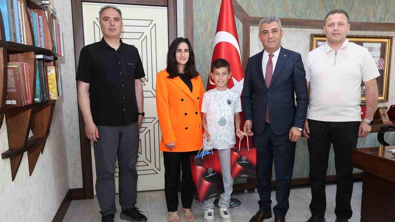 Erzurumlu öğrenci Semih Ataş küre oyununda Türkiye ikincisi oldu