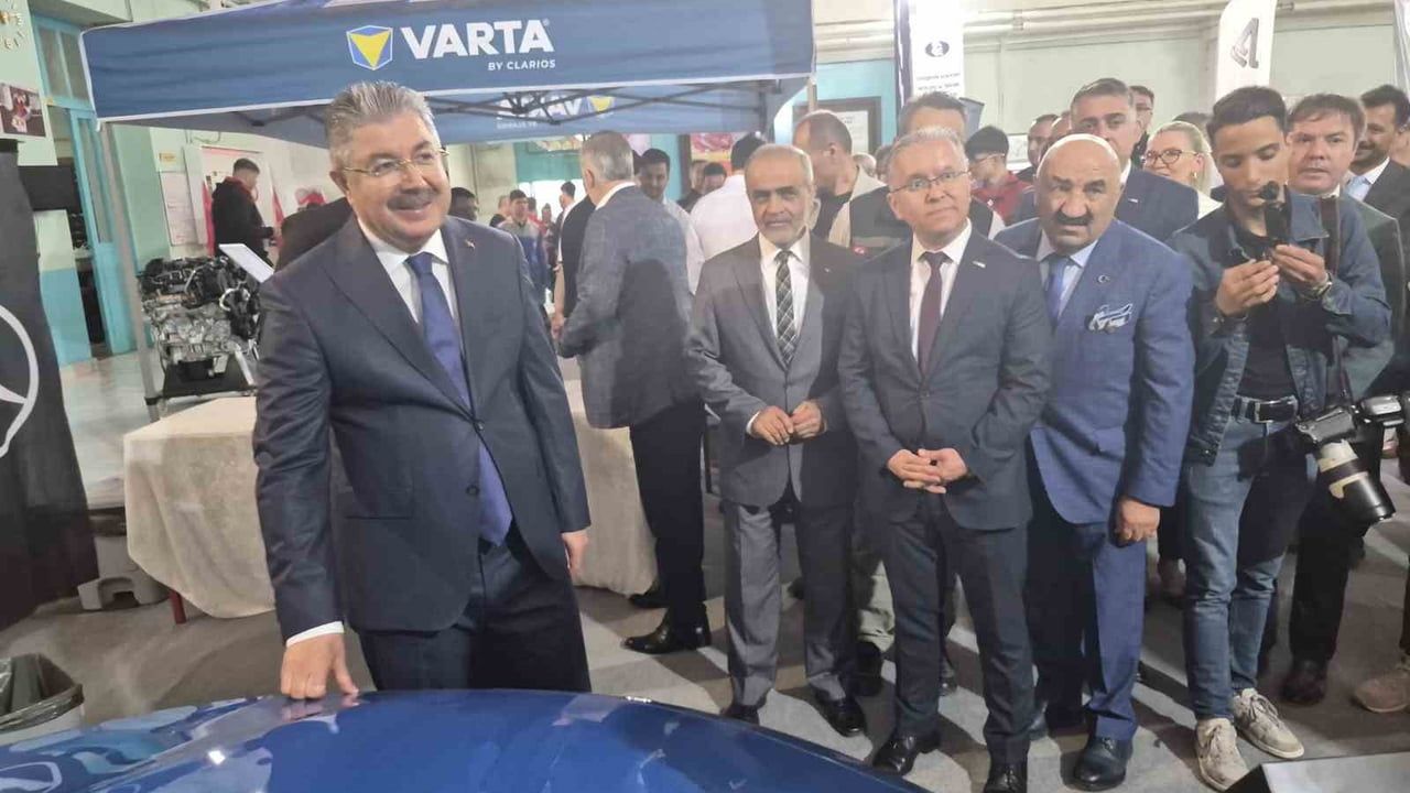 ESATA MAT 2026'da Devrim ve TOGG yan yana sergilendi