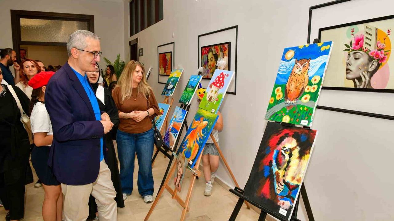 Esenyurt Kadın Sanat Merkezi kursiyerleri yeteneklerini dönem sonu etkinliğinde sergiledi