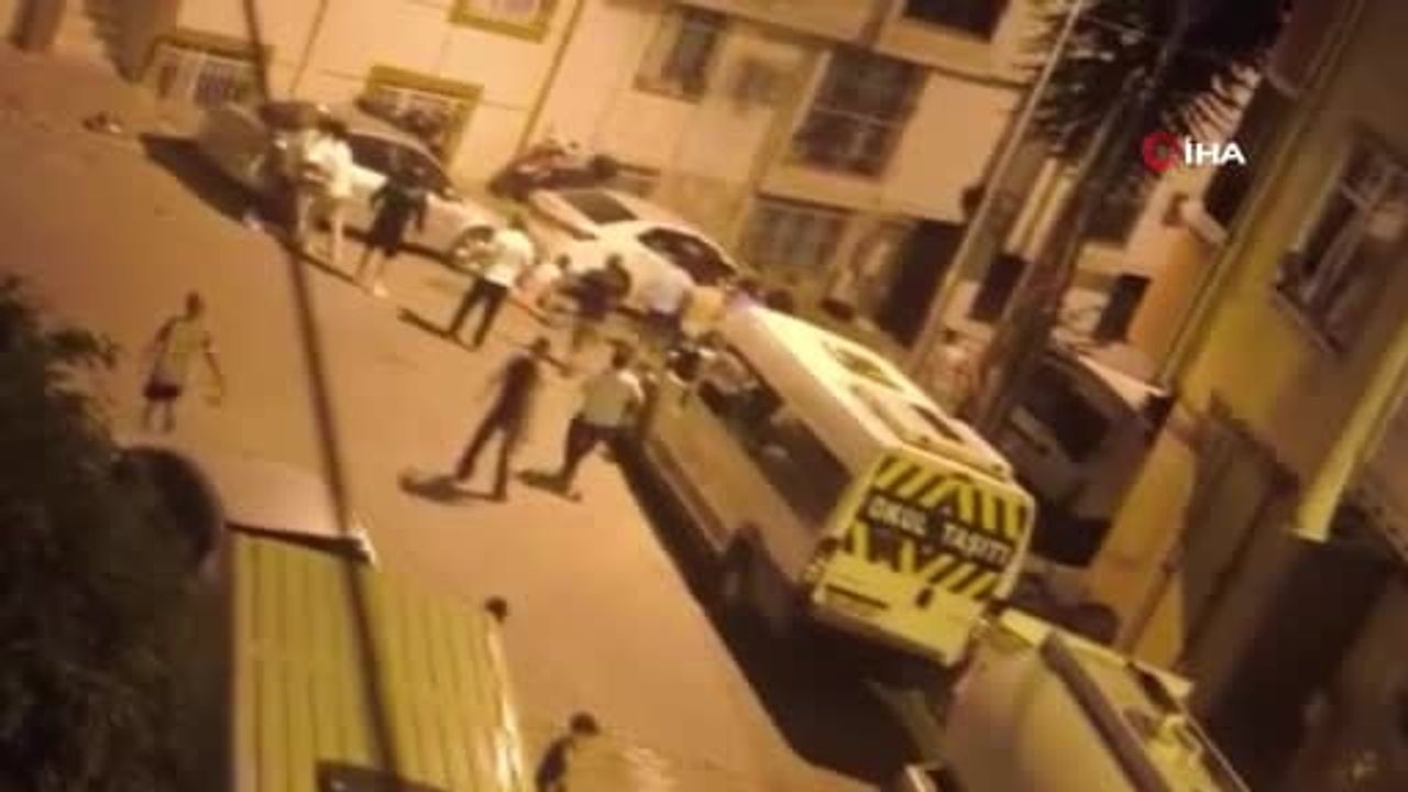 Esenyurt'ta iki ailenin kavgası sokakta sopalı kavgaya dönüştü