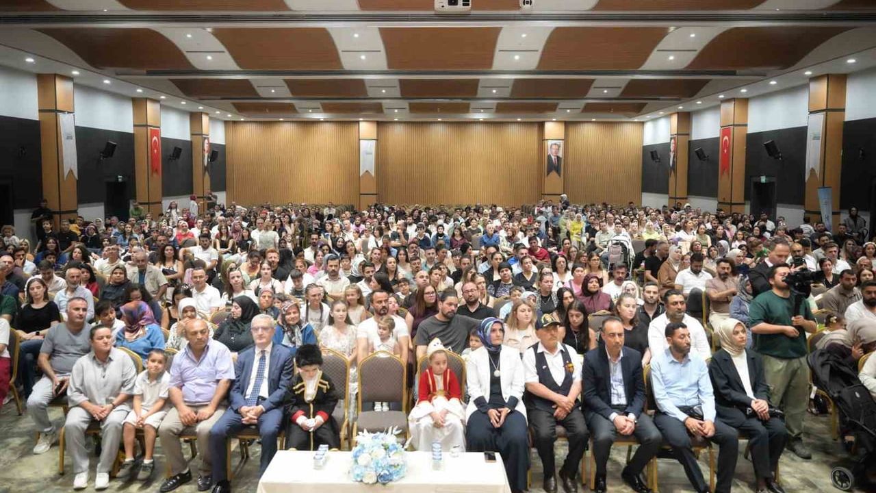 Esenyurt'ta kreş mezuniyetinde minikler kültür yolculuğu yaşadı