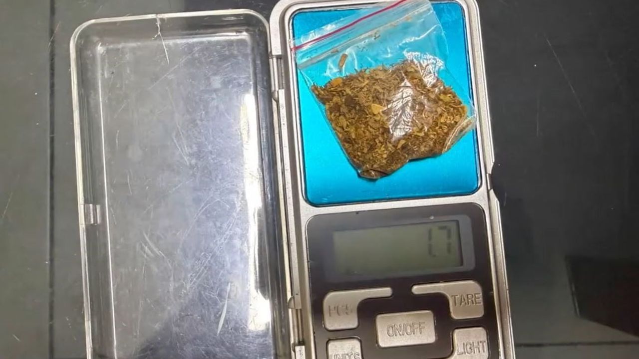 Esenyurt'ta uyuşturucu operasyonu: 3 gözaltı, 2,3 gram madde ele geçirildi