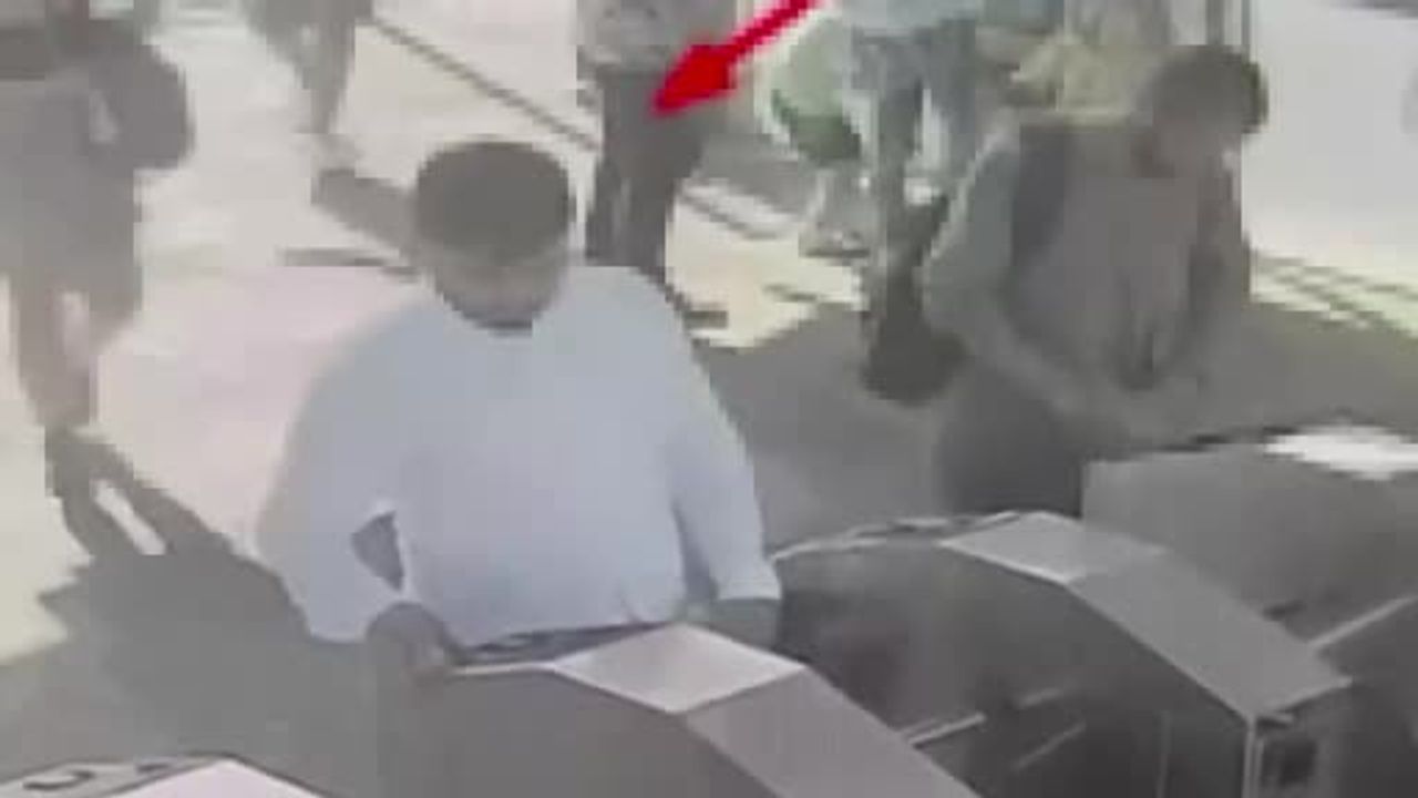 Esenyurt'ta 'yan bakma' tartışmasında hayatını kaybeden Ferdi Aras'ın saldırı anı güvenlik kamerasına yansıdı