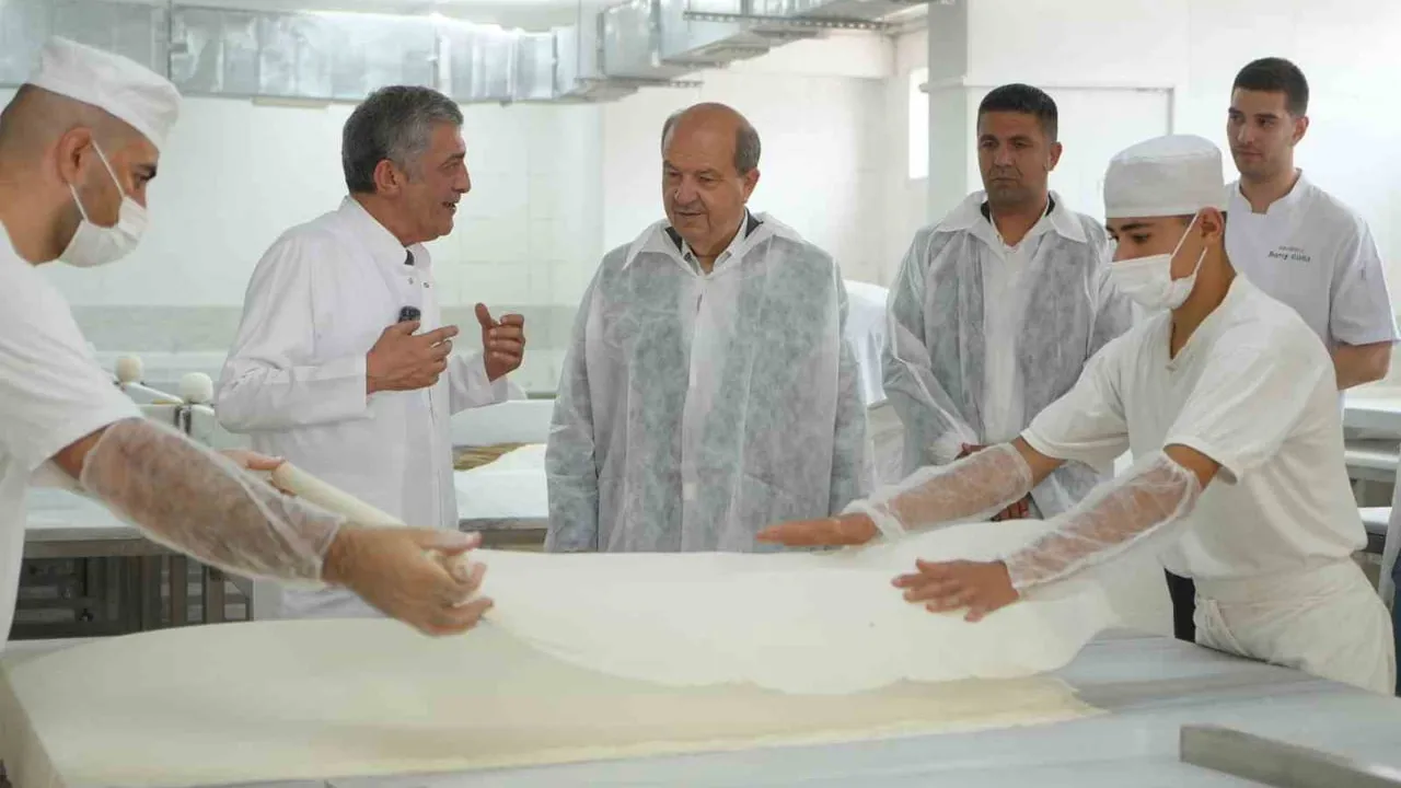 Eski KKTC cumhurbaşkanı Tatar, Gaziantep baklavasını tescilli ve benzersiz olarak niteledi