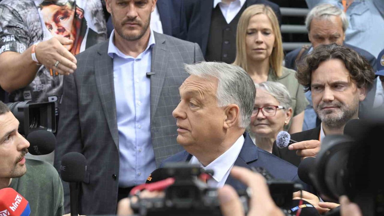 Eski Macaristan başbakanı Orban genel seçimlerdeki yenilgisine rağmen yeniden Fidesz lideri seçildi